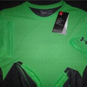 UNDER ARMOUR FITTED SHIRT SIZE XL OR L MEN NWT $29.99